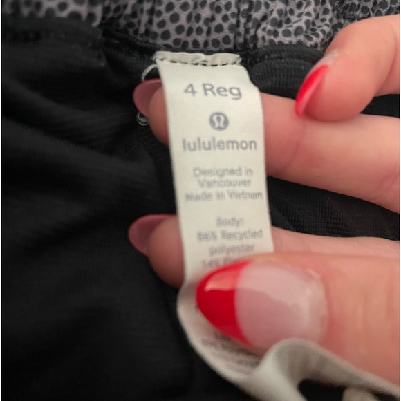 SIZE 4 2.5 LULULEMON SHORTS - perfect condition - so cute - Picture 5 of 5
